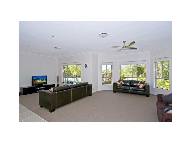 17 Clarence Drive, Helensvale QLD 4212