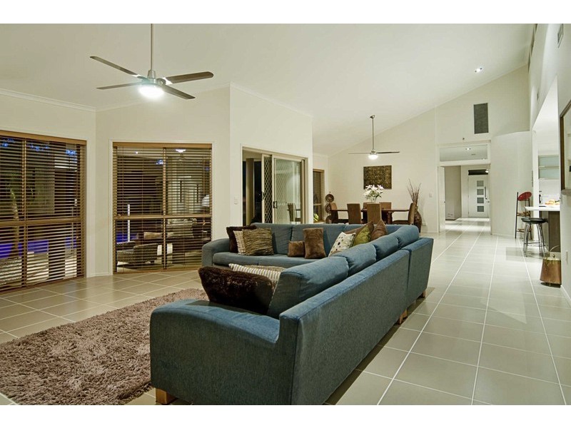 17 Clarence Drive, Helensvale QLD 4212