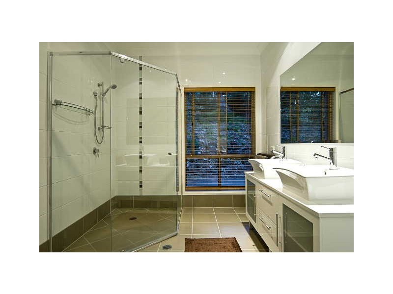 17 Clarence Drive, Helensvale QLD 4212