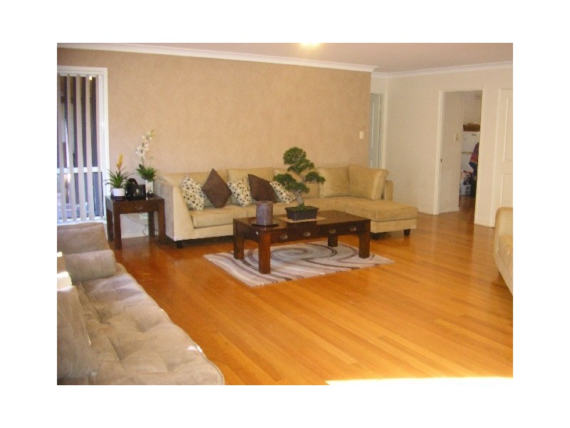4 Royal Court, Ashmore QLD 4214