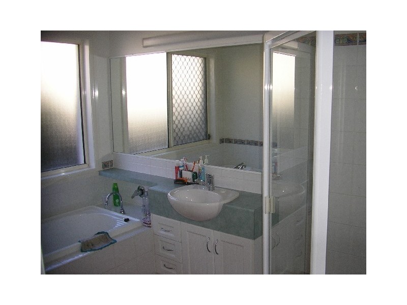 11 Huxley Court, Pacific Pines QLD 4211