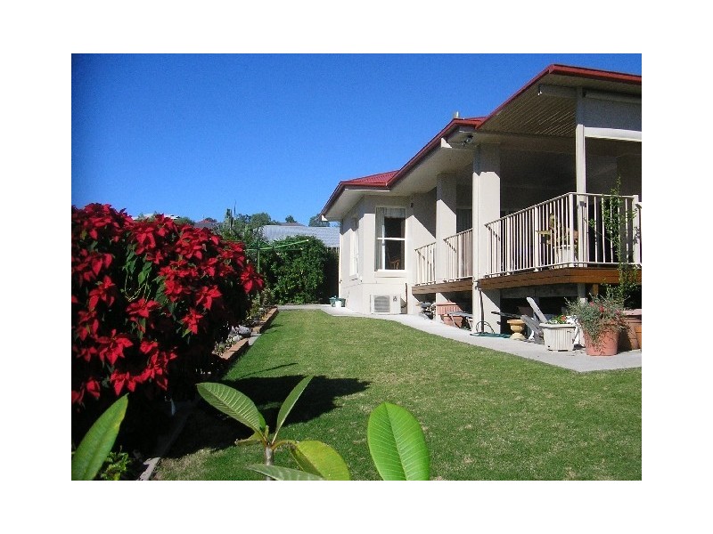 11 Huxley Court, Pacific Pines QLD 4211