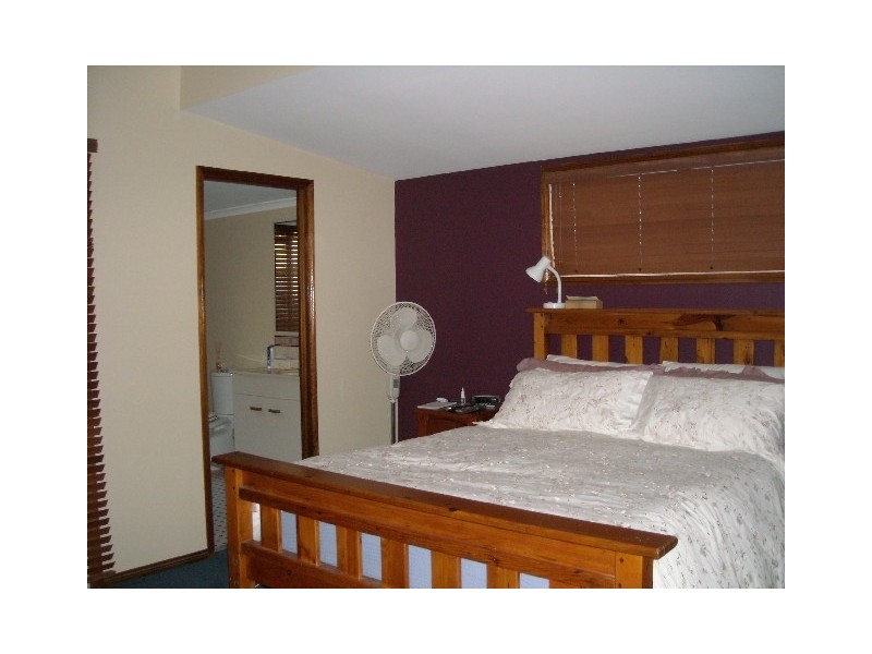 1 Nauru Place, Pacific Pines QLD 4211