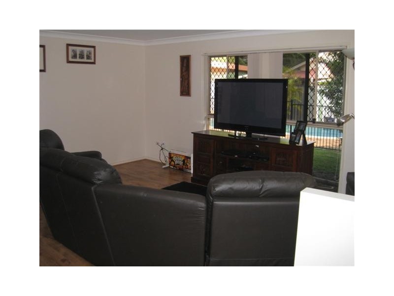 22 White Cap Close, Pacific Pines QLD 4211