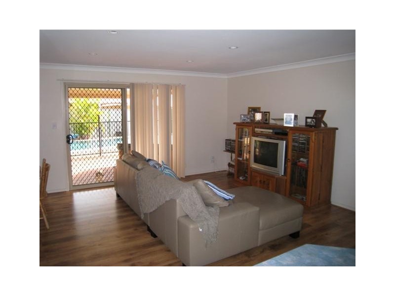 22 White Cap Close, Pacific Pines QLD 4211
