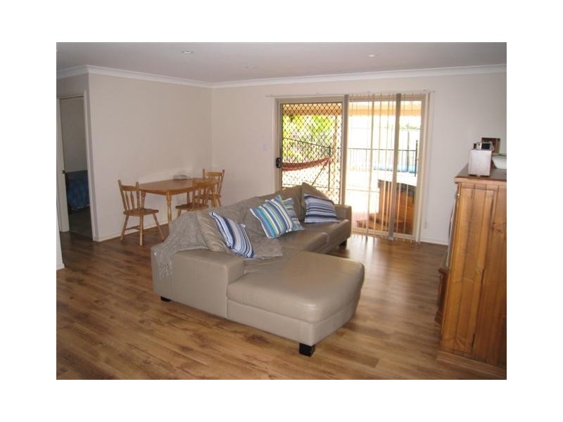 22 White Cap Close, Pacific Pines QLD 4211