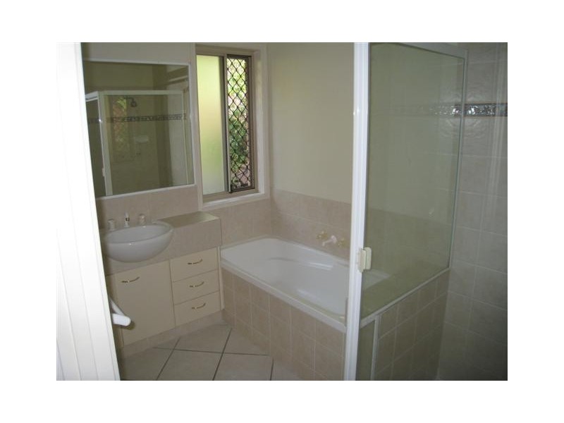 22 White Cap Close, Pacific Pines QLD 4211