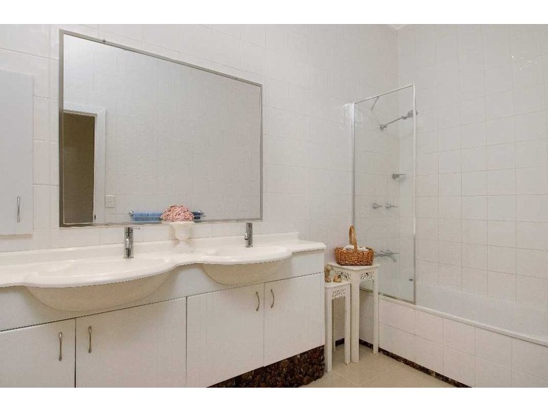 73 Tamworth Drive, Helensvale QLD 4212