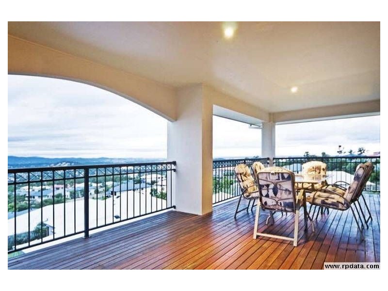 34 Hillary Circuit, Pacific Pines QLD 4211