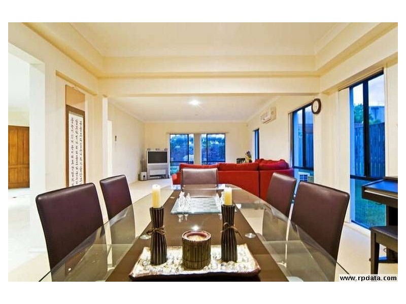 34 Hillary Circuit, Pacific Pines QLD 4211
