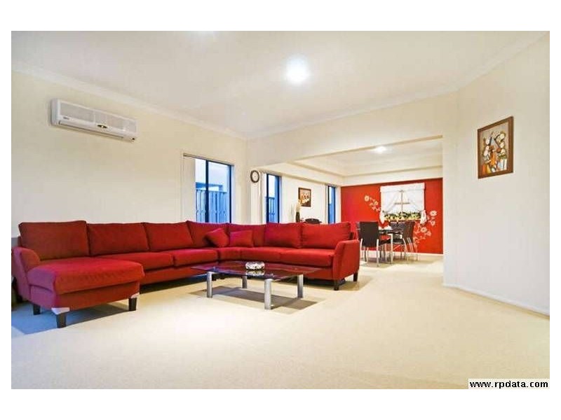 34 Hillary Circuit, Pacific Pines QLD 4211