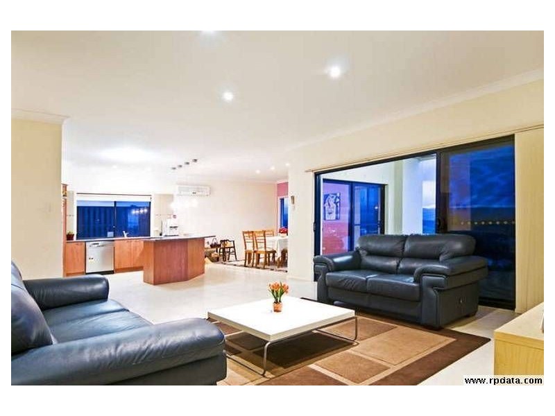 34 Hillary Circuit, Pacific Pines QLD 4211