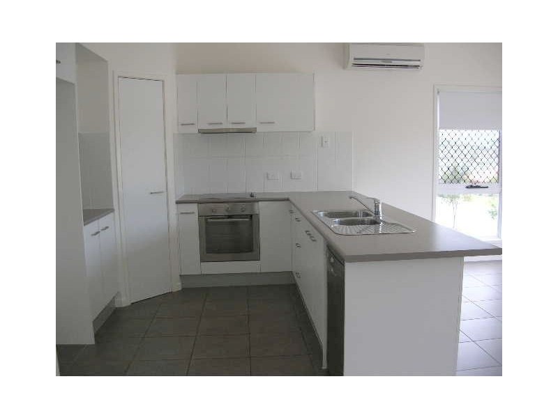 17 Elkins Street, Pacific Pines QLD 4211