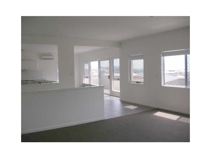 17 Elkins Street, Pacific Pines QLD 4211