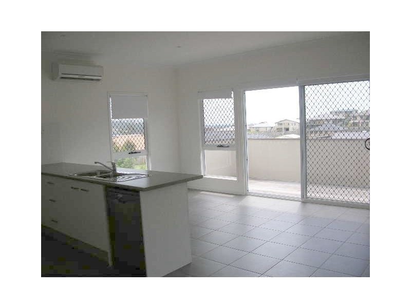 17 Elkins Street, Pacific Pines QLD 4211