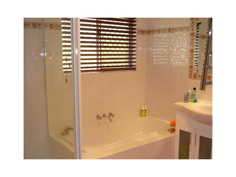 10 Batchworth Road, Molendinar QLD 4214