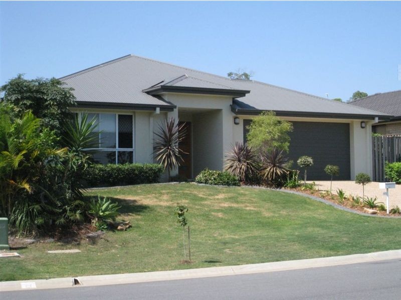 11 Shannonbrook Grove, Pacific Pines QLD 4211
