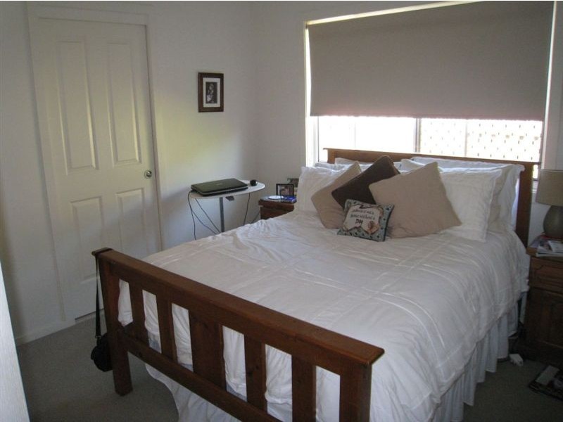 11 Shannonbrook Grove, Pacific Pines QLD 4211