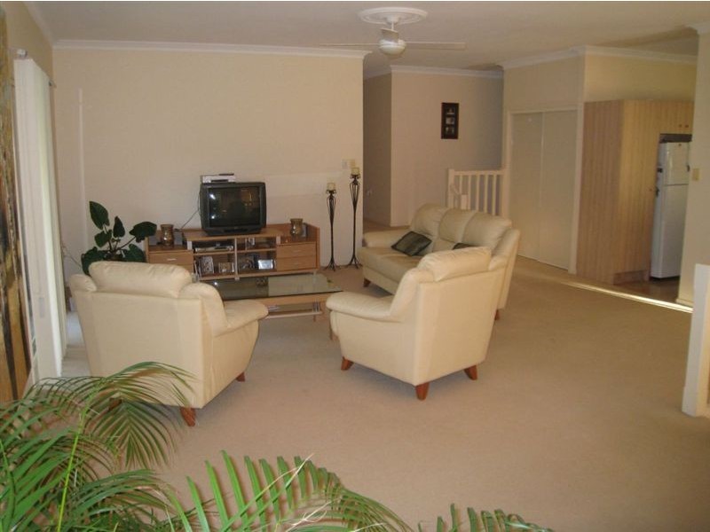 8 Pacific Pines Bvd, Pacific Pines QLD 4211