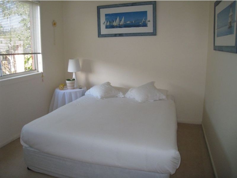 8 Pacific Pines Bvd, Pacific Pines QLD 4211