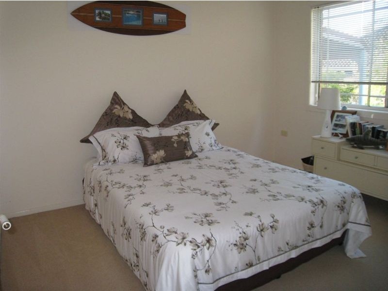 8 Pacific Pines Bvd, Pacific Pines QLD 4211