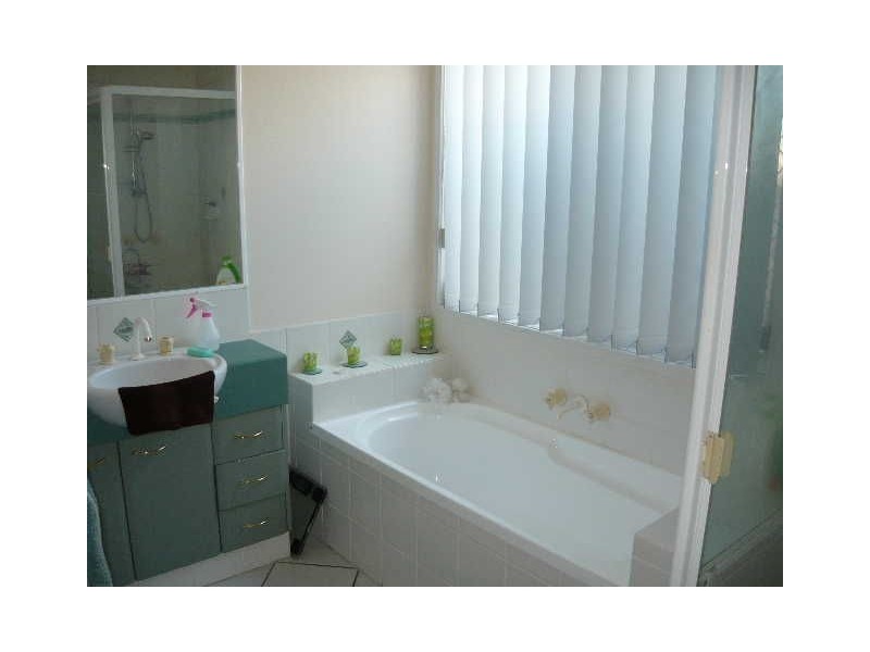 14 Howland Circuit, Pacific Pines QLD 4211