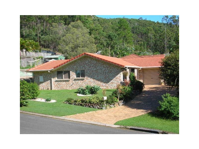 2 Clipperton Chase, Pacific Pines QLD 4211