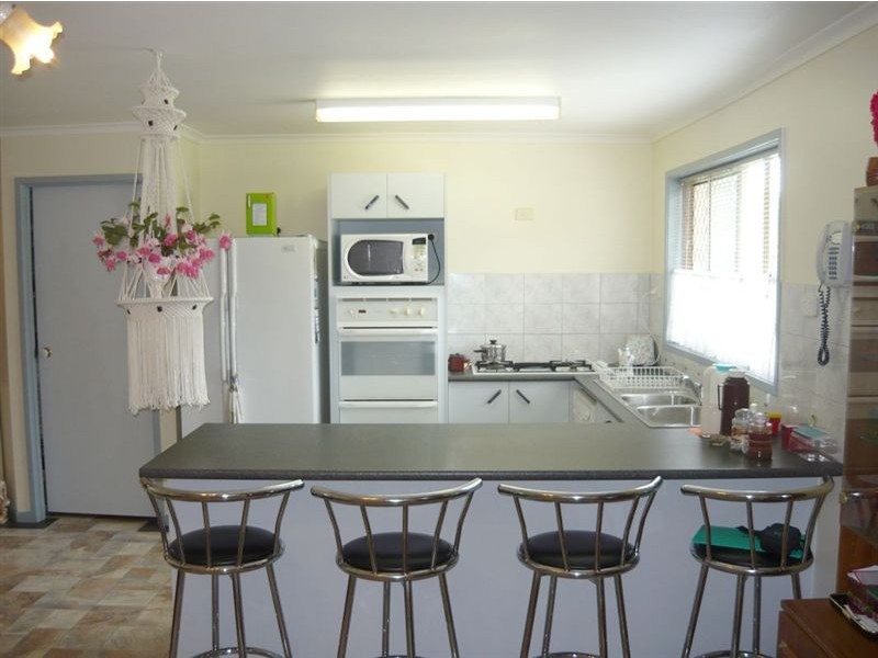 2 Clipperton Chase, Pacific Pines QLD 4211