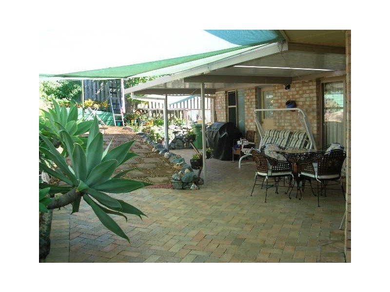 2 Clipperton Chase, Pacific Pines QLD 4211