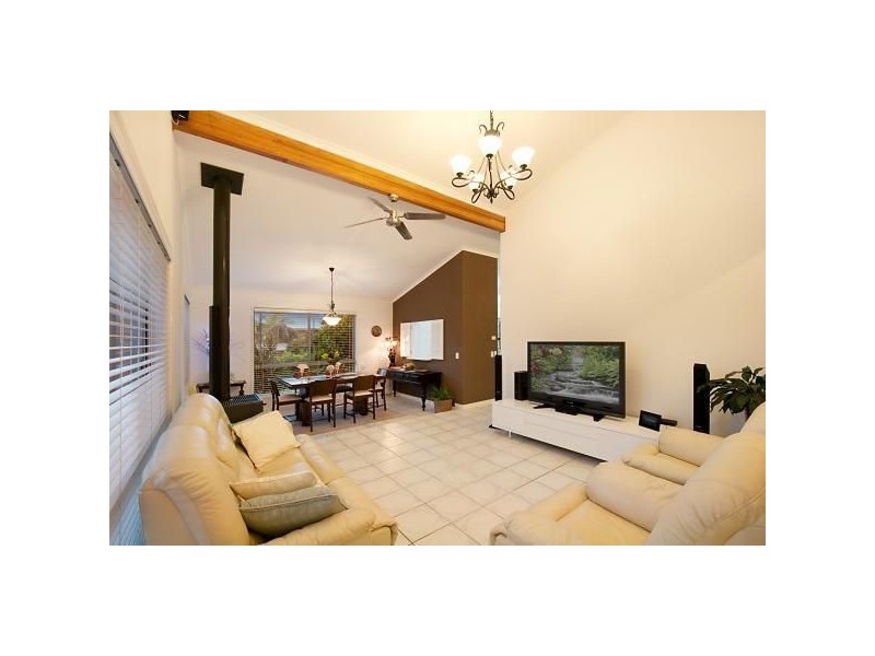 4 Katoomba Court, Helensvale QLD 4212