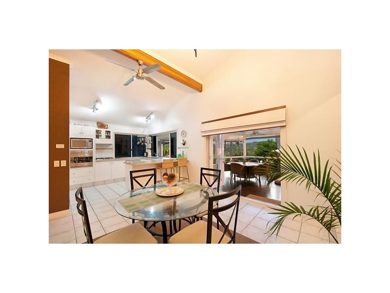 4 Katoomba Court, Helensvale QLD 4212