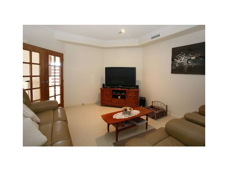 1 Zenith Crescent, Pacific Pines QLD 4211