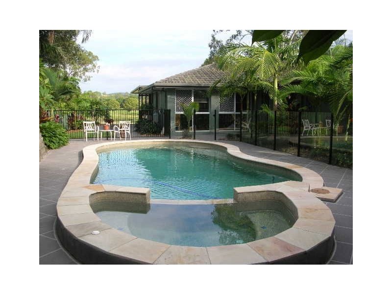 21 Edgeworth Place, Helensvale QLD 4212