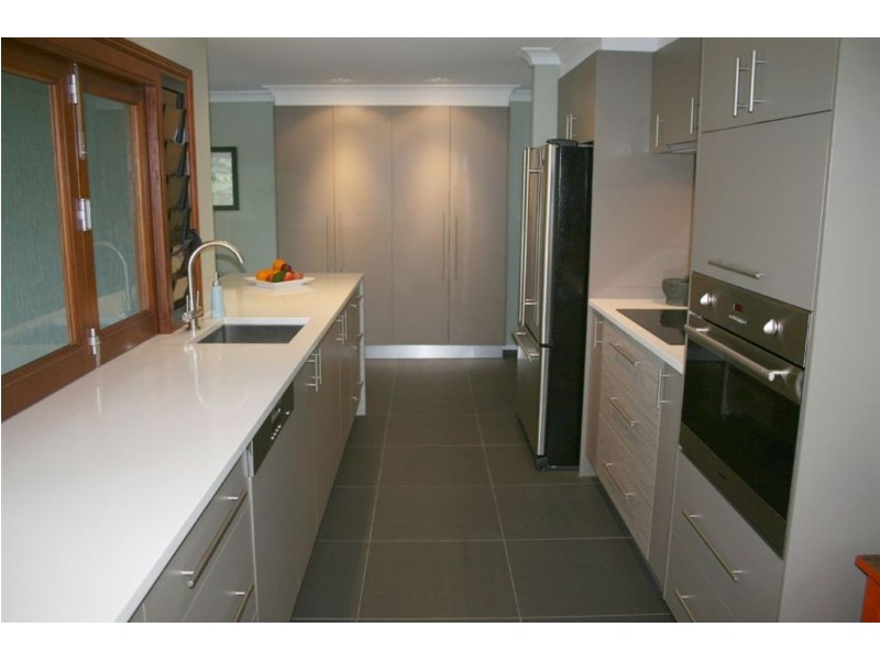 21 Edgeworth Place, Helensvale QLD 4212