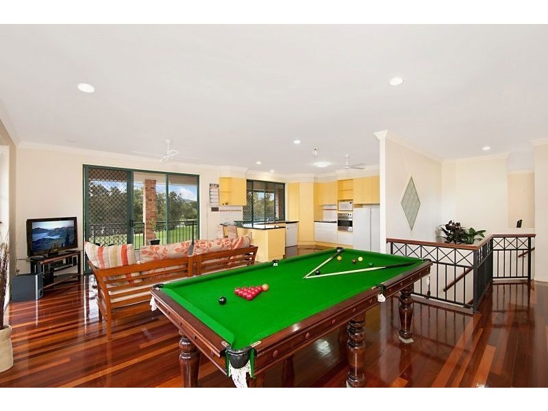 27 Edgeworth Place, Helensvale QLD 4212
