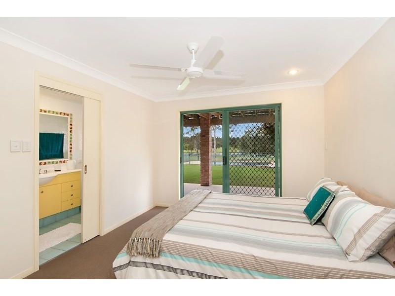 27 Edgeworth Place, Helensvale QLD 4212