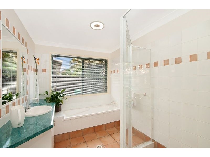 27 Edgeworth Place, Helensvale QLD 4212