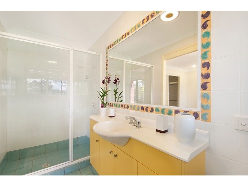 27 Edgeworth Place, Helensvale QLD 4212