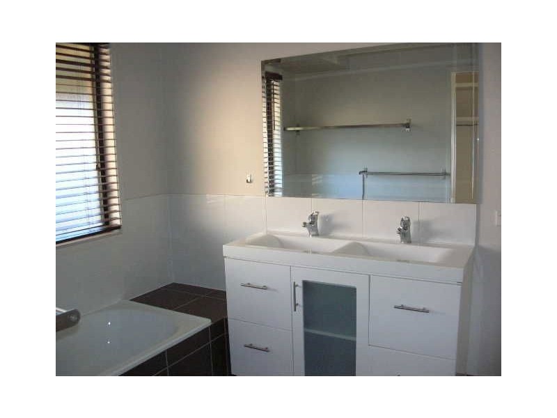 2 Mundulla Place, Helensvale QLD 4212