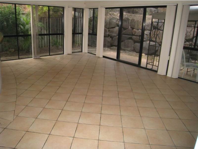 11 Blackwattle Circuit, Arundel QLD 4214