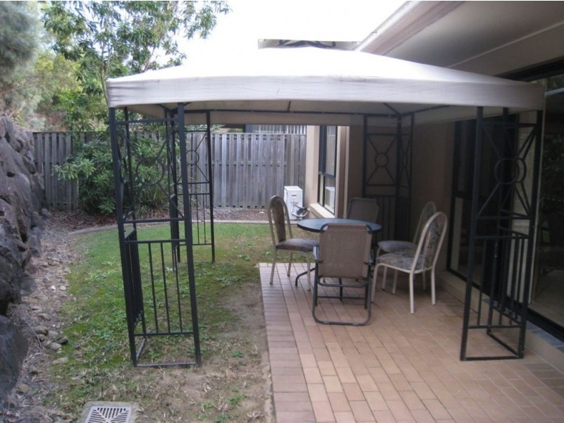 11 Blackwattle Circuit, Arundel QLD 4214