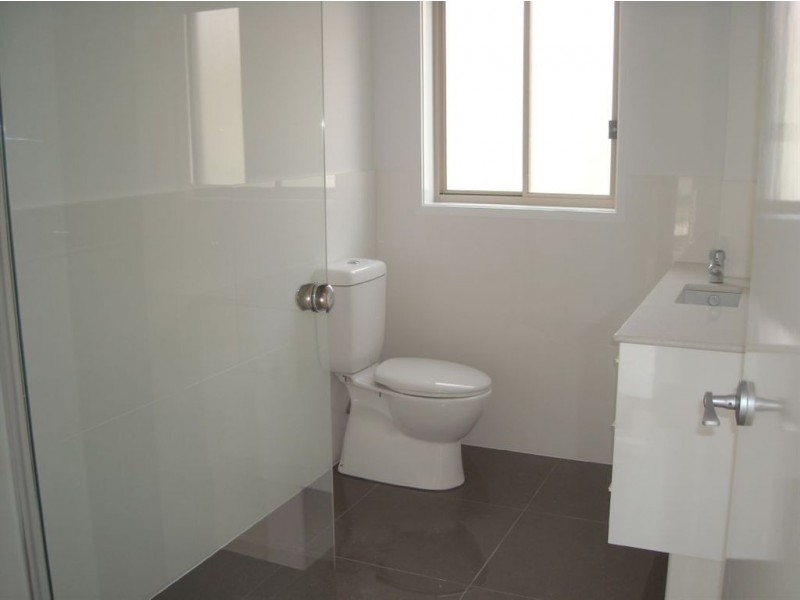 39 Calmwater Crescent, Helensvale QLD 4212