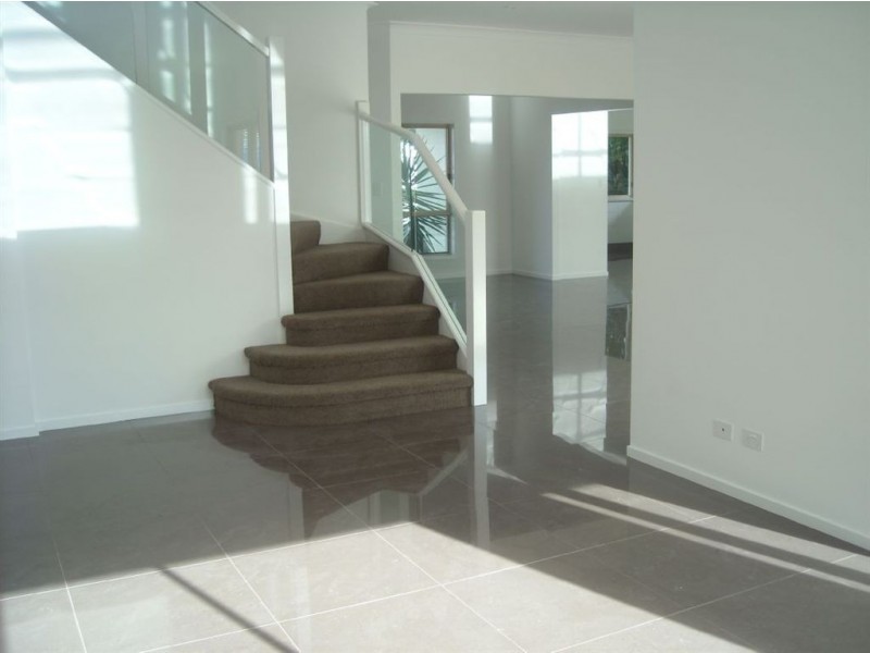 39 Calmwater Crescent, Helensvale QLD 4212