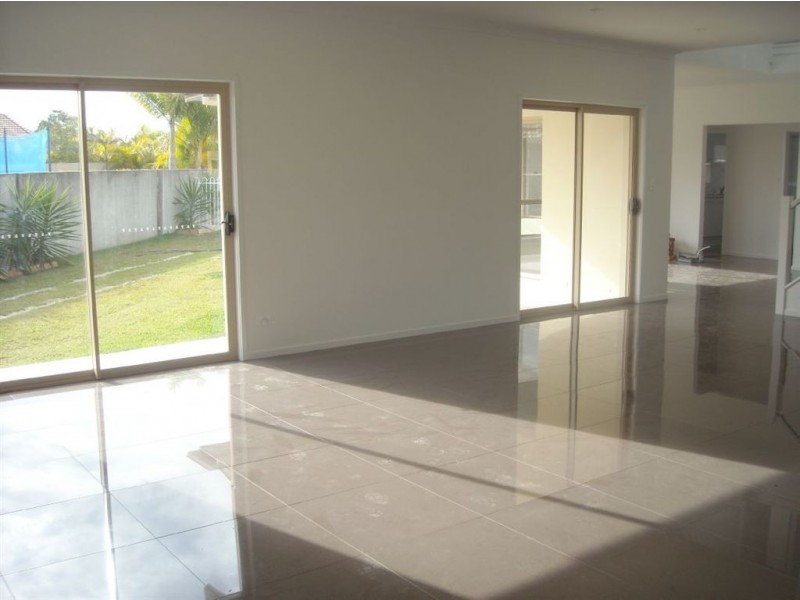 39 Calmwater Crescent, Helensvale QLD 4212