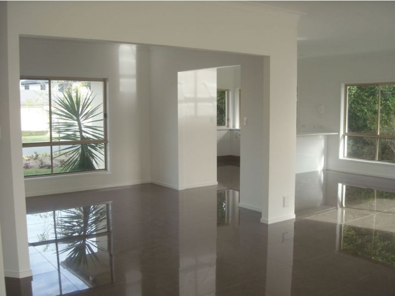 39 Calmwater Crescent, Helensvale QLD 4212