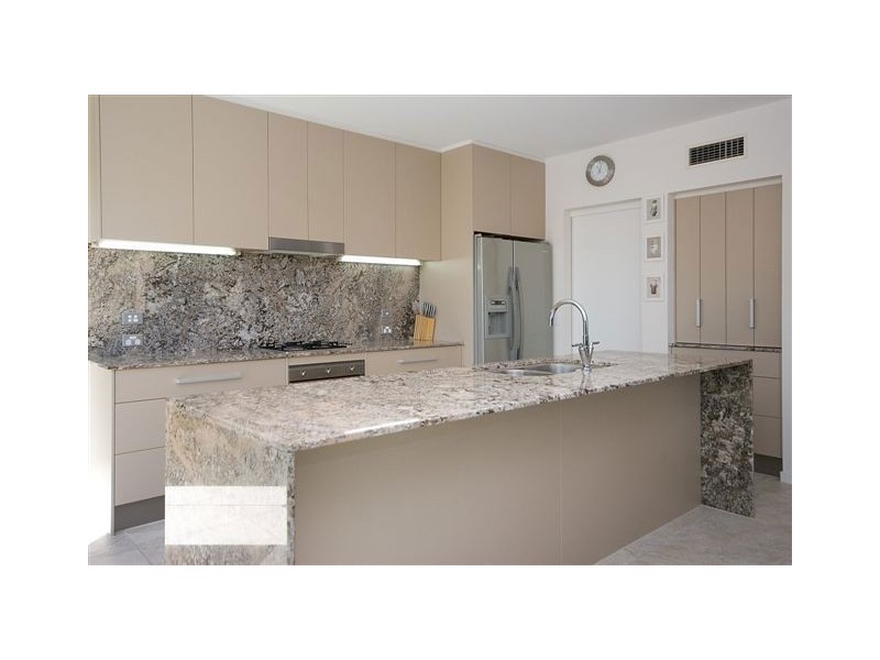 4 Hillary Circuit, Pacific Pines QLD 4211