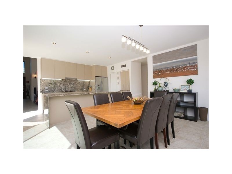 4 Hillary Circuit, Pacific Pines QLD 4211