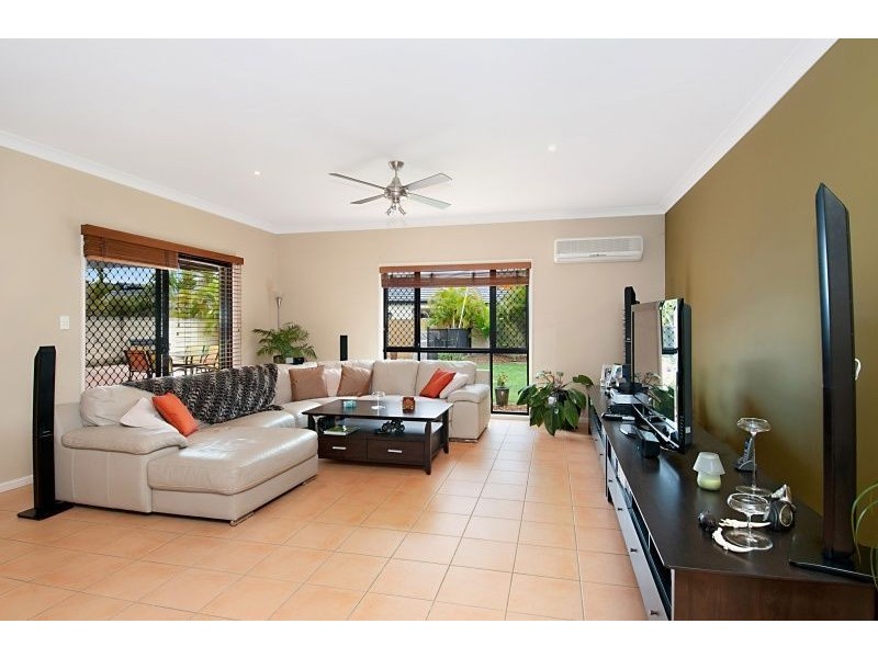 8 Dallow Crescent, Monterey Keys QLD 4212