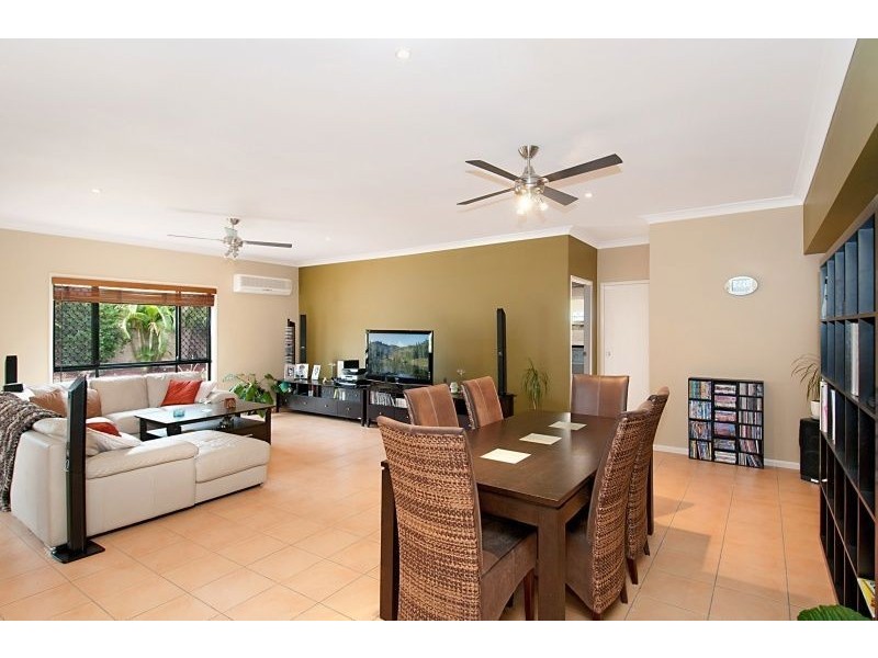 8 Dallow Crescent, Monterey Keys QLD 4212
