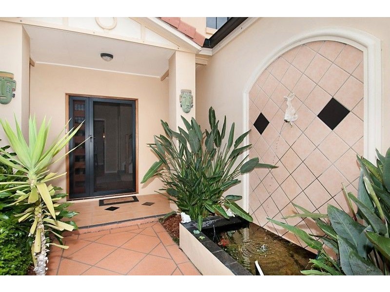 8 Dallow Crescent, Monterey Keys QLD 4212